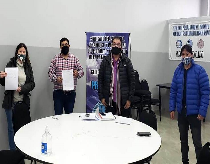 Se llevó a cabo un trabajo conjunto con el área de Comercio y Bromatología de la Municipalidad de Pico Truncado, donde se acordaron medidas de higiene, distanciamiento y la disminución de la cantidad de alumnos por horario.