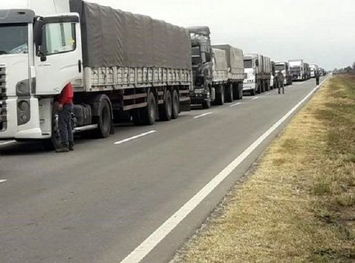 “Hacer cumplir un protocolo no debe ser el hostigamiento, maltrato o sufrimiento del trabajador”, señala el comunicado de la Federación Nacional de Trabajadores Camioneros. 