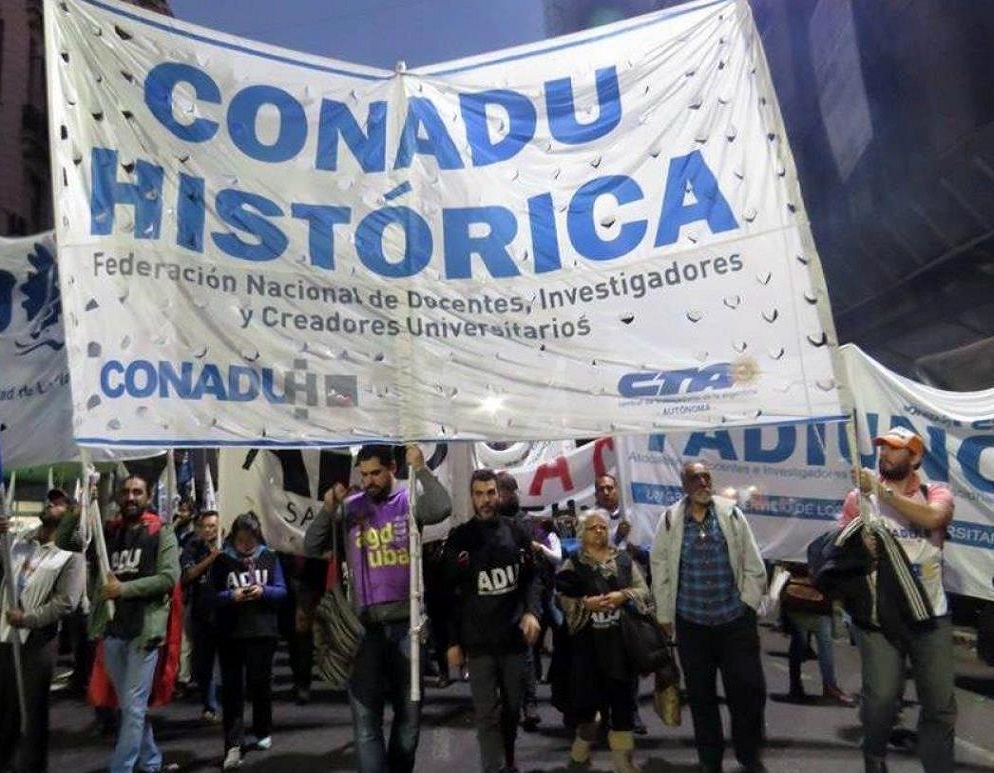 La CONADU Histórica advirtió que en el mes de febrero del 2021 se promoverán las instancias de discusión en todas las Universidades para determinar las acciones gremiales necesarias en defensa de los derechos laborales de la docencia.