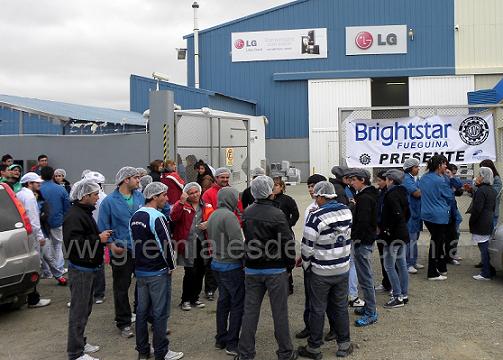 Trabajadores de Brightstar en asamblea. Foto de archivo