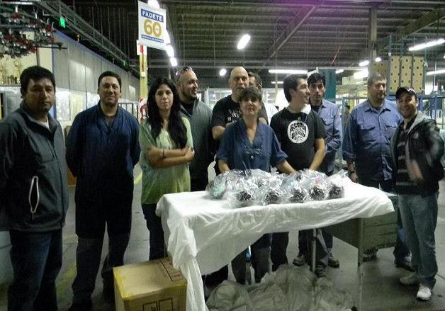 Los trabajadores recibieron de muy buen gusto la iniciativa del sindicato. Fotos: SETIA