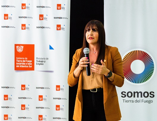 “Somos la segunda provincia a nivel nacional con la tasa de empleo feminizado en término de composición de género con un 35,8%, por debajo de la provincia de Buenos Aires”, destacó Karina Fernández.