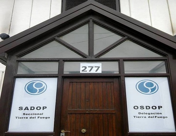 SADOP Tierra del Fuego informó que mantiene el reclamo por el pago del ítem Ayuda Material Didáctico a los docentes de escuelas públicas de gestión privada. Los docentes privados no adhieren al paro de este jueves 15 de junio.