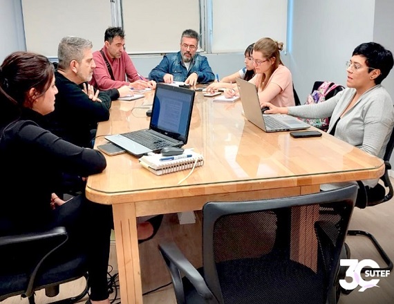 El Congreso Provincial de Delegados del SUTEF resolvió realizar asambleas este miércoles 5 de julio, desobligaciones los días 6 y 7 de julio, y un Congreso Provincial de Delegados Presencial el lunes 10 de julio en Tolhuin. 