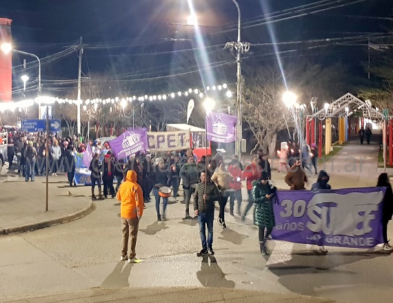 Del 17 al 20 de octubre habrá desobligaciones y asambleas en cada institución escolar de Tierra del Fuego. El viernes 20 habrá marchas de antorchas en toda la provincia.