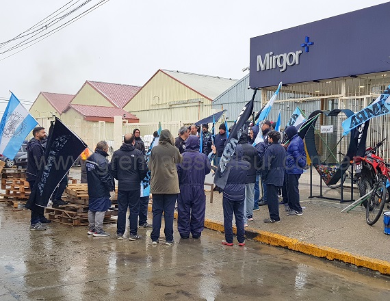 Los motivos de la protesta son por el avance de los despidos de supervisores de Mirgor que se inició hace una semana. Las desvinculaciones alcanzarían a más de 50 supervisores.