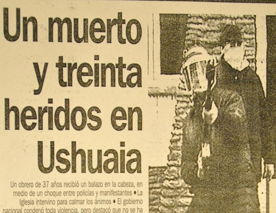 Víctor Choque fue asesinado por la represión policial del Gobierno de Estabillo, en el contexto de una protesta de obreros por la pérdida de puestos de trabajo en la fábrica Continental Fueguina, en la ciudad de Ushuaia.