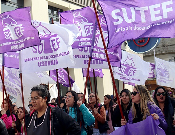 Convocados por el SUTEF, los docentes realizan este viernes 17 de mayo una jornada de desobligaciones con movilizaciones.