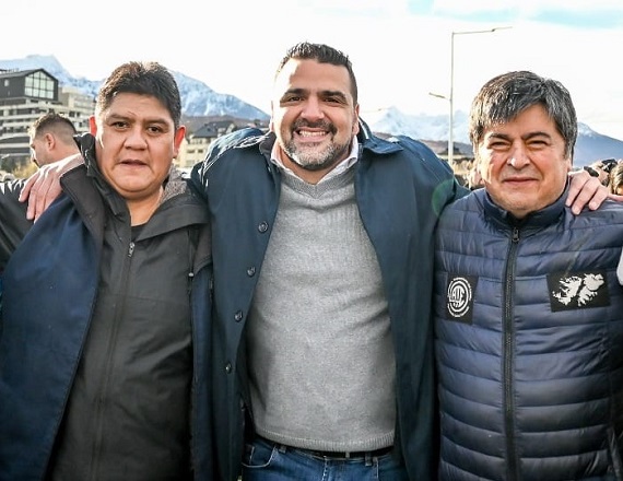 Roberto Oyarzo, Secretario Gremial de la conducción provincial de ATE Tierra del Fuego (foto izquierda), suma denuncias por persecución sindical.   