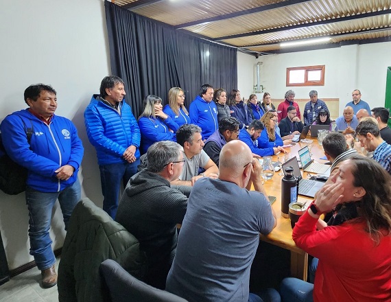 El lunes 2 de setiembre se realizaron las reuniones de Mesa Paritaria Salarial, tanto para el Escalafón Seco como para el Escalafón Húmedo. Las partes volverán a reunirse el próximo 12 de septiembre en Tolhuin. Foto de archivo.