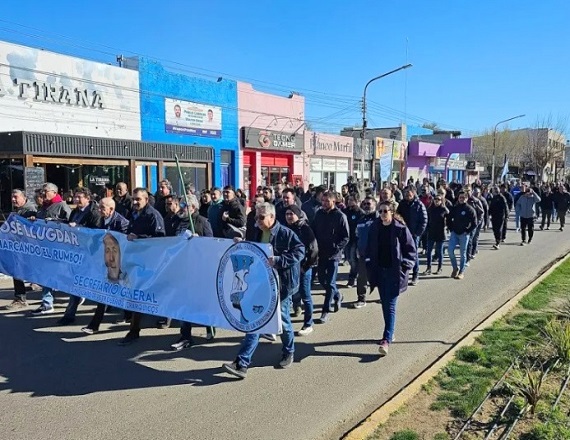 Llugdar manifestó su satisfacción por la fuerza y unión demostrada por los Delegados en mancomunión con los afiliados al gremio que participaron de la gruesa columna que partió desde la sede hasta el pie del Gorosito.