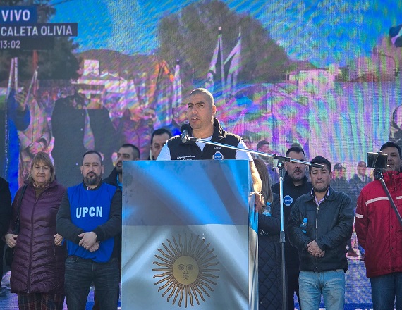 La medida de fuerza anunciada por Güenchenén quedó en suspenso y se abre un período de negociación, en el que las partes buscarán ponerse de acuerdo para evitar que la producción en Santa Cruz siga cayendo en forma pronunciada.