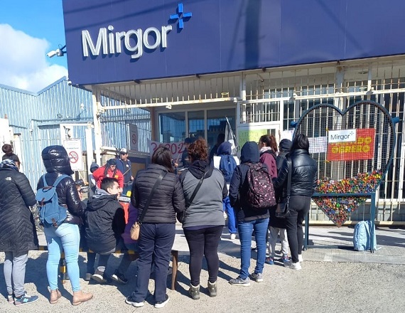 Los trabajadores contratados de Mirgor, llevaron a cabo una nueva jornada de lucha el viernes 20 de septiembre, con una concentración en las inmediaciones de la calle Einstein, en el parque industrial de la ciudad de Río Grande.