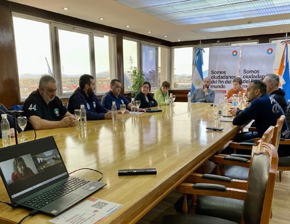 “Pudimos manifestar lo que estábamos sintiendo y transmitir la preocupación de la gente, por no tener tanta certeza del futuro de 500 puestos de trabajo, de 500 familias que perderían su fuente de ingresos”, indicó Rodrigo Cárcamo.