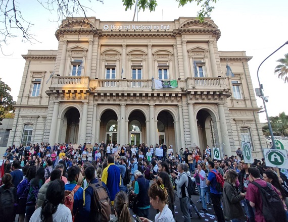 “La desidia y la incompetencia del Gobierno en materia de salud alarma, pero esta decisión de cerrar hospitales genera una escalada de la conflictividad dentro del Estado”, resaltó Rodolfo Aguiar.