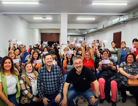 “Se da otro paso más hacia las soluciones habitacionales”, indicó la entidad gremial y agregó, “desde el SUTEF seguimos trabajando por el derecho a la vivienda digna para la docencia fueguina”.