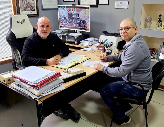 Por el Centro Empleados de Comercio de Río Grande y Tolhuin, el acuerdo lo firmó el Secretario General, Daniel Rivarola; mientras que por la Cámara de Comercio lo rubricó el Tesorero, Carlos Tolaba.