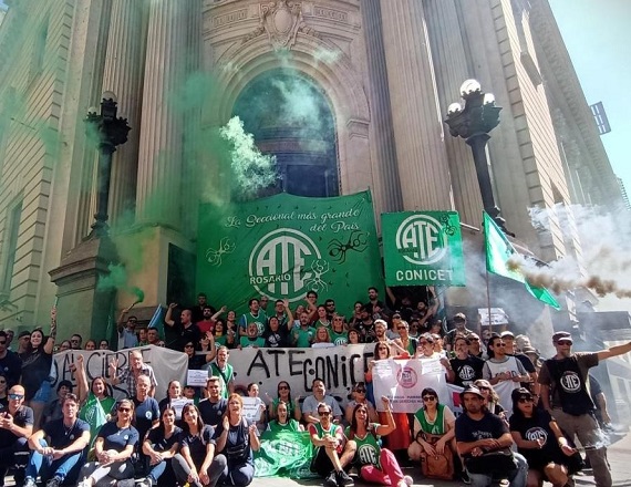 “El accionar del Gobernador es gravísimo. Está actuando al margen de la ley. Pullaro ha iniciado un proceso de criminalización de la protesta sin precedentes para la provincia”, remarcó Rodolfo Aguiar.