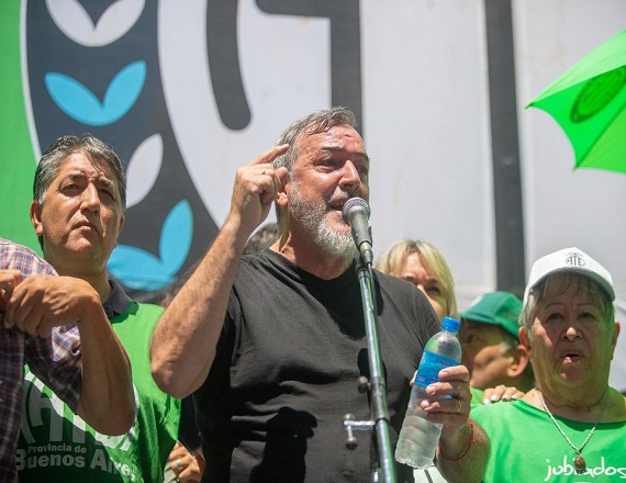 “Se necesitarían cuatro bonos de estos para pagar la luz. Sólo podría acordar una recomposición de esta naturaleza alguien que ya no vive ni piensa como los trabajadores”, remarcó Rodolfo Aguiar.