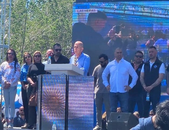 “Aquí nos une no solo el proyecto en la provincia de Santa Cruz con Rafael Güenchenén, sino que hay otra cuestión: la gente, los trabajadores, la familia, toda una comunidad”, resaltó José Llugdar.