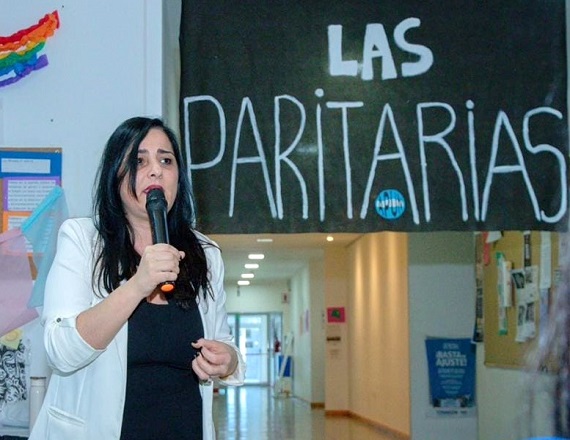 “Fue una decisión política de un gobierno popular que hizo que las hijas y los hijos de los obreros ingresaran a la Universidad Pública”, recordó Andrea Ozamiz y remarcó, ““lo que está es juego es la gratuidad de la Universidad”.