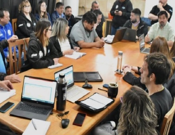 “Este acuerdo, alcanzado tras una ardua gestión de ATE en un contexto económico difícil, quedó sujeto a la evaluación de las bases gremiales en asamblea”, señaló ATE seccional Río Grande.