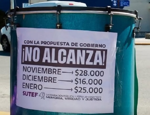 Los docentes fueguinos reclaman una urgente recomposición salarial que priorice los salarios, y rechazan la propuesta del Gobierno de $28.000 para noviembre, $16.000 para diciembre y $25.000 para enero. 