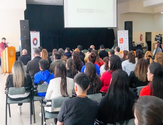 El evento reunió a Secretarios Generales, Delegados y representantes de diversas organizaciones sindicales de la provincia, como ATE, UOM, SMATA y UPCN, entre otros participantes.