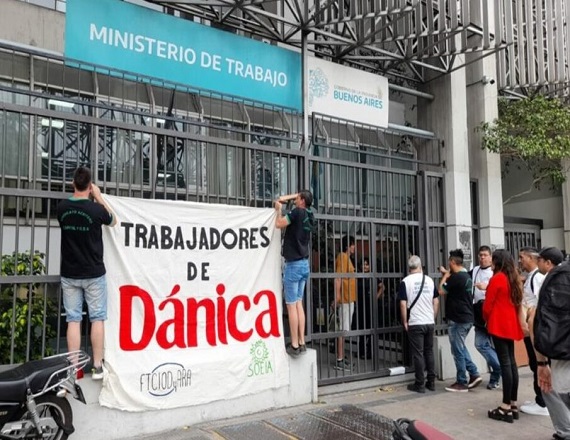 Con este cierre, serán despedidos 100 trabajadores encuadrados en el convenio de aceiteros y unos 50 contratados. En total son 150 personas que se quedarán sin su fuente de sustento.