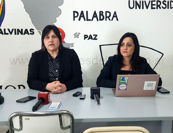 “Nosotros estamos diciendo que para las futuras elecciones de 2025, los docentes de la Universidad Nacional de Tierra del Fuego no tenemos garantizada la participación política”, remarcaron Andrea Ozamiz y Karina Giomi.