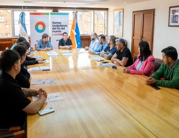 “Aerolíneas Argentinas fue clave durante la pandemia. Tierra del Fuego, siendo la única provincia insular, no quedó aislada gracias a su labor. Recibimos medicamentos, equipos médicos, insumos y tratamientos”, destacó Melella.