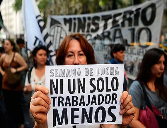 Hay 600 mil trabajadores más que buscan y no consiguen trabajo. Además se incrementó la tasa de actividad que indica una mayor necesidad de trabajo por  la contracción de los ingresos.