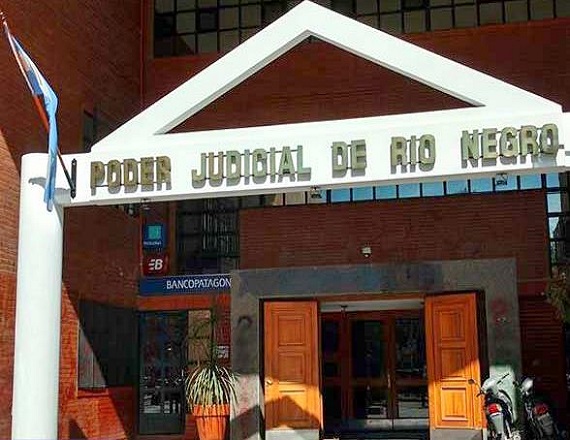 Se trató de un fallo histórico en Viedma, Río Negro. La relación laboral, que había sido negada por los empleadores durante el juicio, fue acreditada por múltiples testimonios y pruebas.