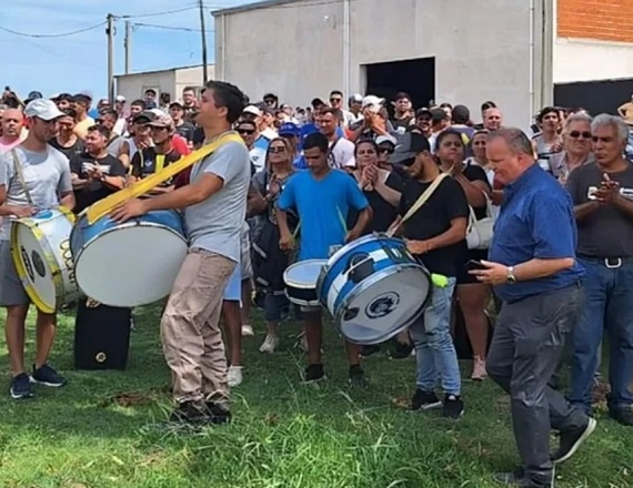 En respuesta a los despidos, los empleados se manifestaron en la planta de Concepción del Uruguay convocados por el sindicato. La movilización buscó frenar las cesantías y visibilizar la crisis laboral que afecta a cientos de familias.