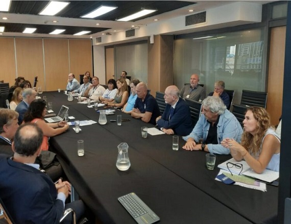 Desde los gremios que forman parte de la CGT adelantaron que mantendrán el paro para el próximo martes 5 de marzo, mientras que la CTERA definirá su plan de acción este jueves 27 de febrero en el Congreso nacional de la organización.