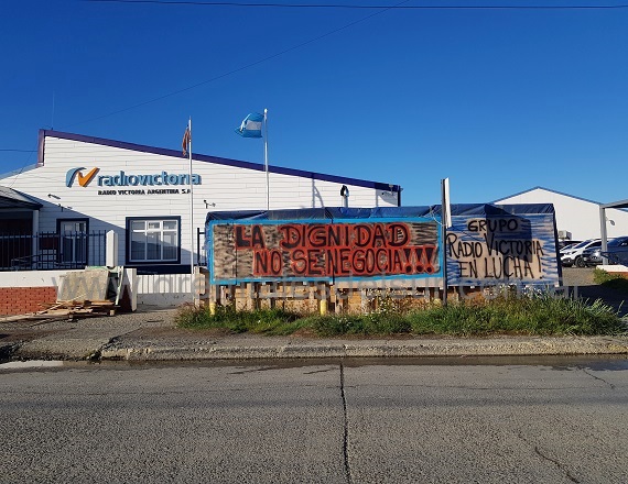 “Ya venimos padeciendo el maltrato desde que asumió el dueño de la compañía, Enrique Jurkowski, como Presidente de AFARTE, cuando empezó con ese tipo de políticas”, comentó el Delegado de los trabajadores Pablo Ibáñez. 