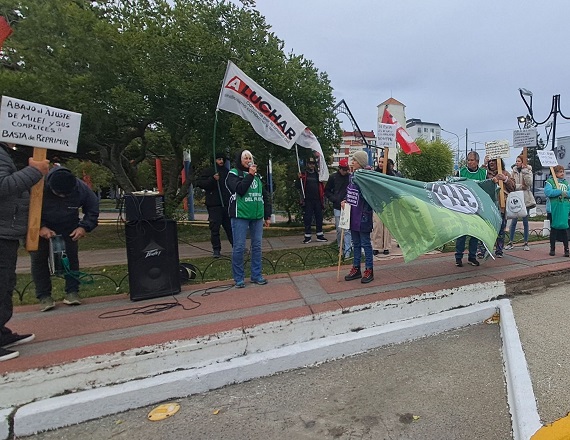 Los jubilados de ATE Río Grande llamaron a la más amplia unidad para derrotar el plan de ajuste de Milei.