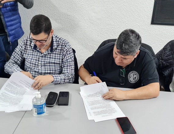 “Ahora a esperar que es lo que sucede con el control y legalidad que den su último paso para que podamos homologar nuestro Convenio, ya que desde el 2008 no estaba homologado”, indicó Manuel Ojeda, titular del SOEM. 