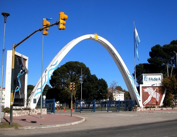 La Fábrica Argentina de Aviones (FAdeA), ubicada en la ciudad de Córdoba, dispuso el cierre por 72 horas de su planta bajo el pretexto de “garantizar la seguridad del personal y resguardar y preservar los bienes