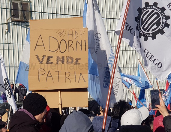 La Confederación de Sindicatos Industriales CSIRA expresó su apoyo a la UOM, al paro por tiempo indeterminado, y repudió las medidas del Gobierno Nacional que afectan a la producción fueguina.