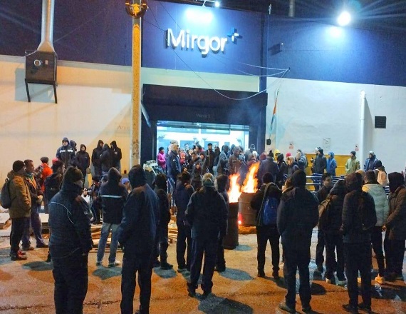 El Grupo Mirgor se ha convertido en el grupo empresarial donde mayor conflictividad laboral se registra desde muchos años, con despidos, suspensiones, precarización laboral y amenazas constantes a sus trabajadores.