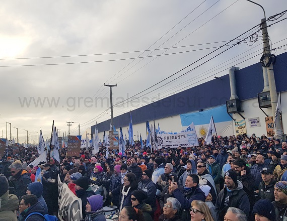 En el acto, la UOM ratificó la continuidad del paro por tiempo indeterminado y rechazó la conciliación obligatoria dispuesta por la Secretaría de Trabajo de Nación a solicitud del Grupo Mirgor.