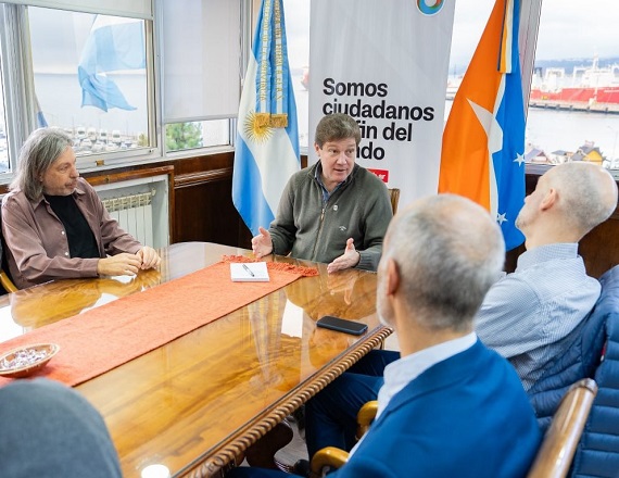 “Estamos construyendo un proyecto legislativo de financiamiento para las Universidades y es un agrado recibir el apoyo del Gobernador para este proyecto”, destacó Daniel Ricci.