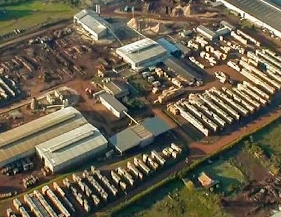 Tapebicuá registró una disminución de su facturación del 49%, evidenciando la importante baja de la actividad de la construcción a nivel nacional. Trascendió que evalúa nuevas suspensiones y hasta despidos masivos.