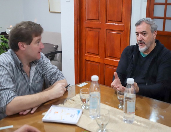 “Desde ATE no vamos a dejar de reclamar en la provincia por nuestros salarios y las condiciones de empleo, pero tenemos que actuar en conjunto cuando la que está en riesgo es la soberanía”, resaltó Rodolfo Aguiar.