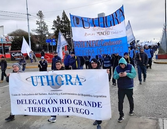 Se trata de personal que se desempeñaba en las cocinas instaladas en plantas de Mirgor, Solnik y Río Chico, y cuya actividad está ligada directamente a la provisión de alimentos para el personal fabril.