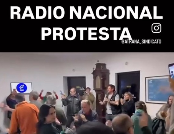 “El 5%, aunque insuficiente, era al menos un mínimo intento de compensar la pérdida del poder adquisitivo. Pero ni siquiera eso se respeta”, resaltó en un comunicado de prensa la Asociación de Trabajadores de Radio Nacional.