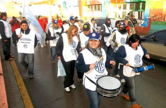 Militantes de ATE marcharon y acompañaron a los docentes de Río Grande