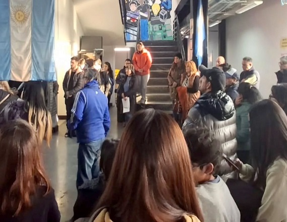 “La suspensión de clases no es casualidad: es el resultado directo de la ineptitud con la que se gestiona la educación provincial”, resaltó AMET Tierra del Fuego.