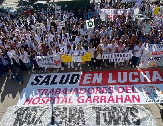 Tras el faltazo del Gobierno, los trabajadores del Garrahan convocaron a una nueva asamblea para este martes a las 13 horas. Se propondrá organizar una gran marcha popular a Plaza de Mayo.